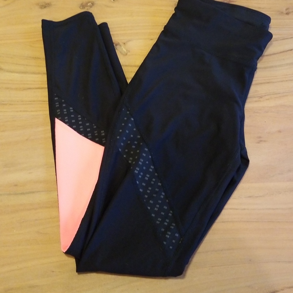 NWOT Ladies pink and black leggings